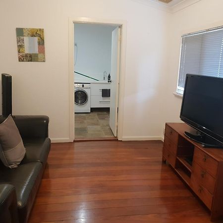 Leisurely Manor - Spacious Three Bedroom Home In Fremantle Zewnętrze zdjęcie